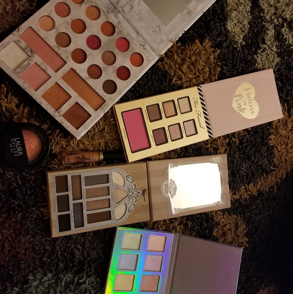 Eyeshadow palettes